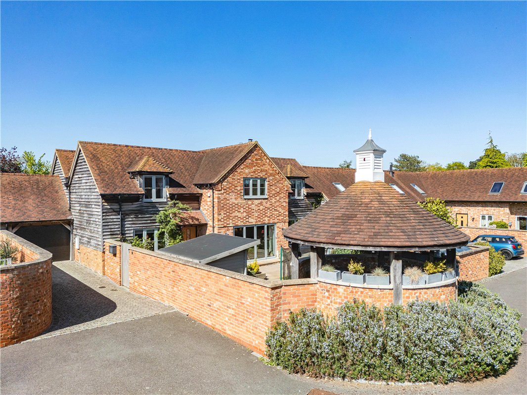 5 bedroom , Pearce Courtyard, Oakley HP18 - Available