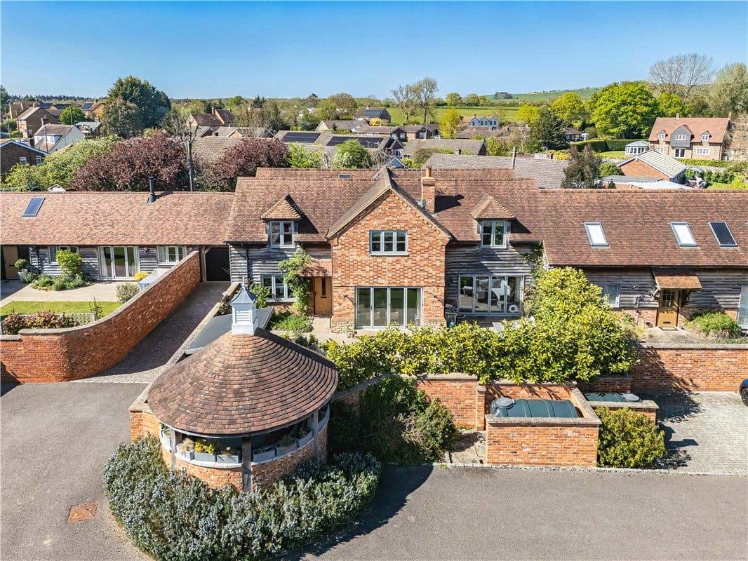 5 bedroom , Pearce Courtyard, Oakley HP18 - Available