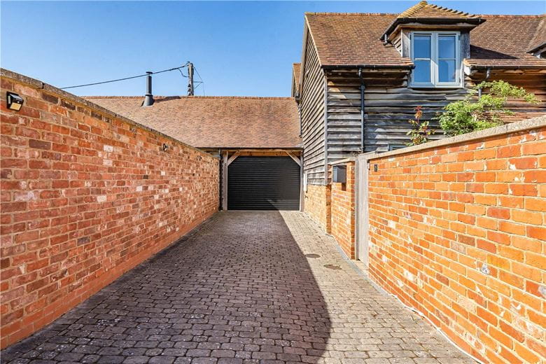 5 bedroom , Pearce Courtyard, Oakley HP18 - Available
