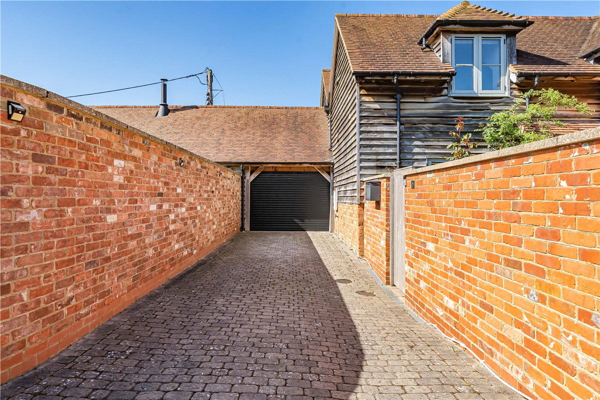 5 bedroom , Pearce Courtyard, Oakley HP18 - Available