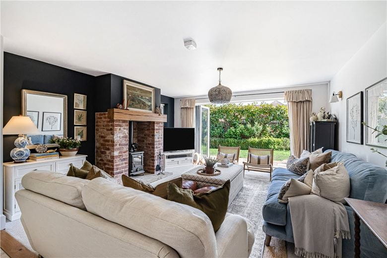 5 bedroom , Pearce Courtyard, Oakley HP18 - Available
