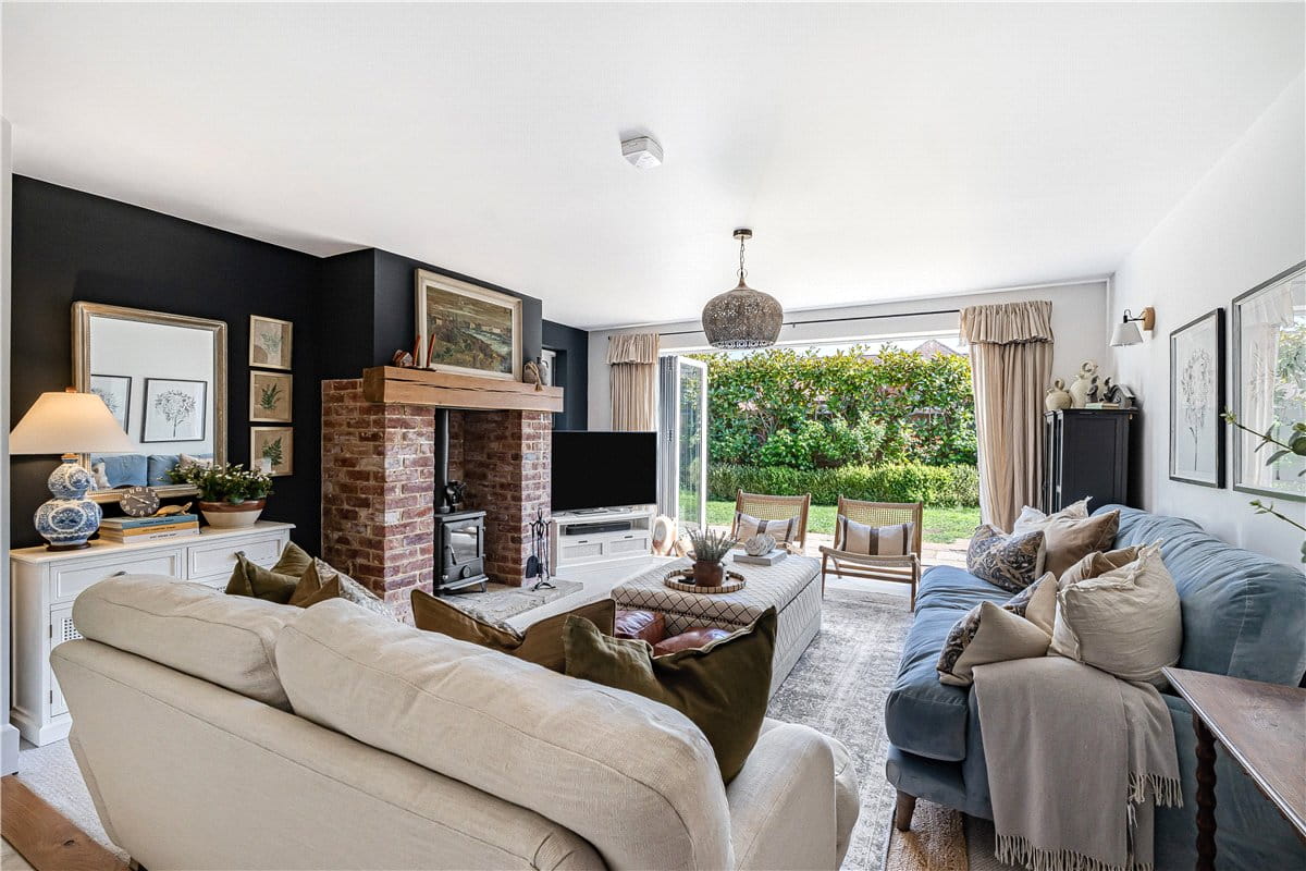 5 bedroom , Pearce Courtyard, Oakley HP18 - Available