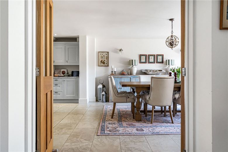 5 bedroom , Pearce Courtyard, Oakley HP18 - Available