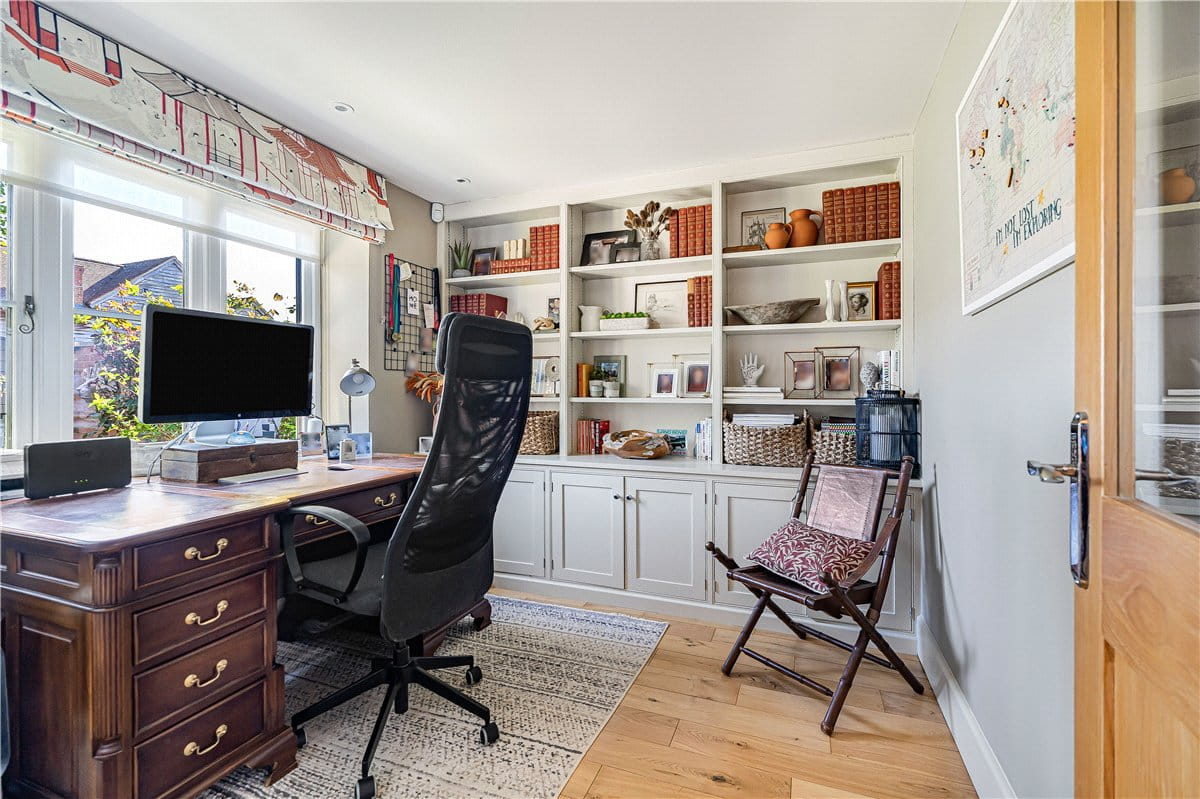 5 bedroom , Pearce Courtyard, Oakley HP18 - Available