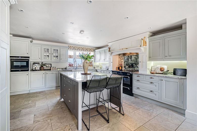 5 bedroom , Pearce Courtyard, Oakley HP18 - Available