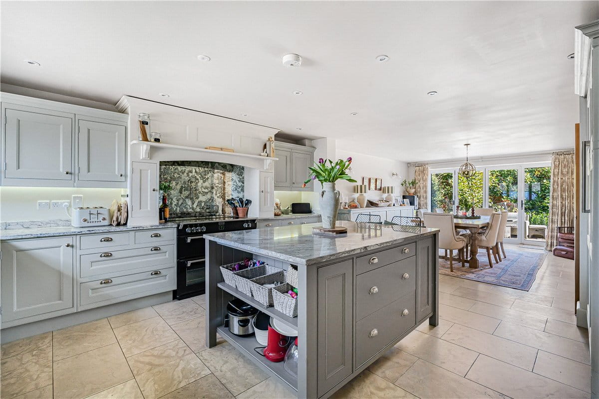 5 bedroom , Pearce Courtyard, Oakley HP18 - Available