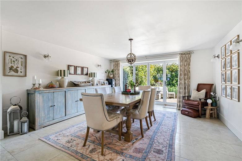 5 bedroom , Pearce Courtyard, Oakley HP18 - Available