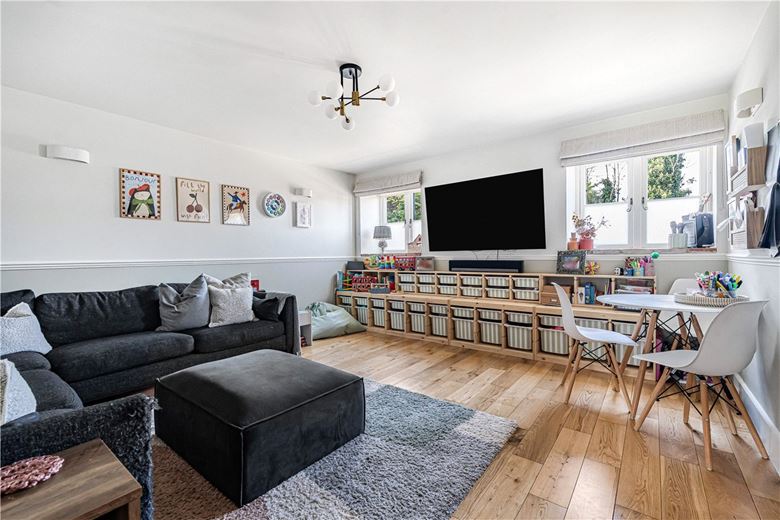 5 bedroom , Pearce Courtyard, Oakley HP18 - Available