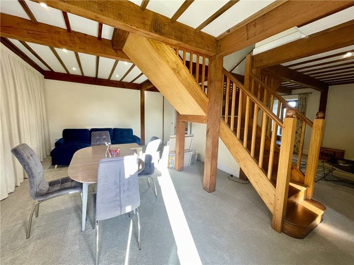 3 bedroom house, Lower Farm, Denton OX44 - Available