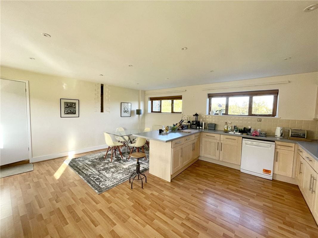 3 bedroom house, Lower Farm, Denton OX44 - Available