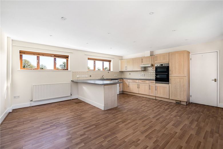 3 bedroom house, Lower Farm, Denton OX44 - Available