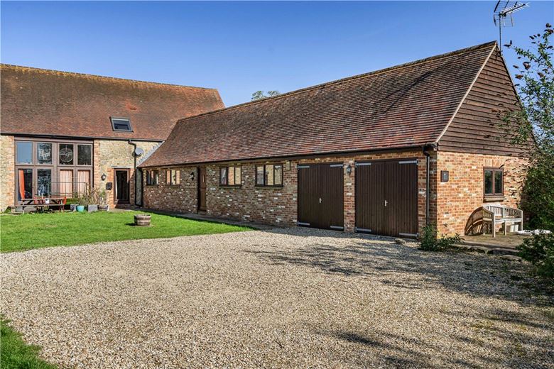 3 bedroom house, Lower Farm, Denton OX44 - Available