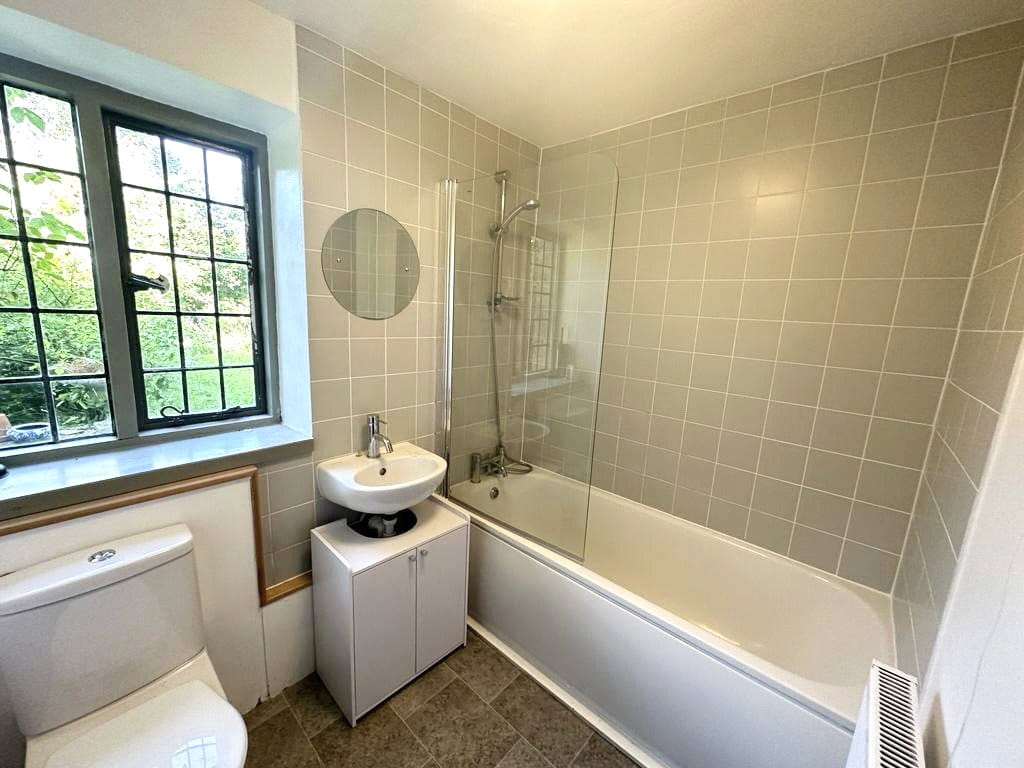 3 bedroom cottage, Manor Cottages, Kelmscott GL7