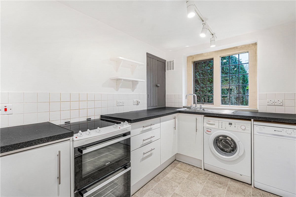 3 bedroom cottage, Manor Cottages, Kelmscott GL7 - Available