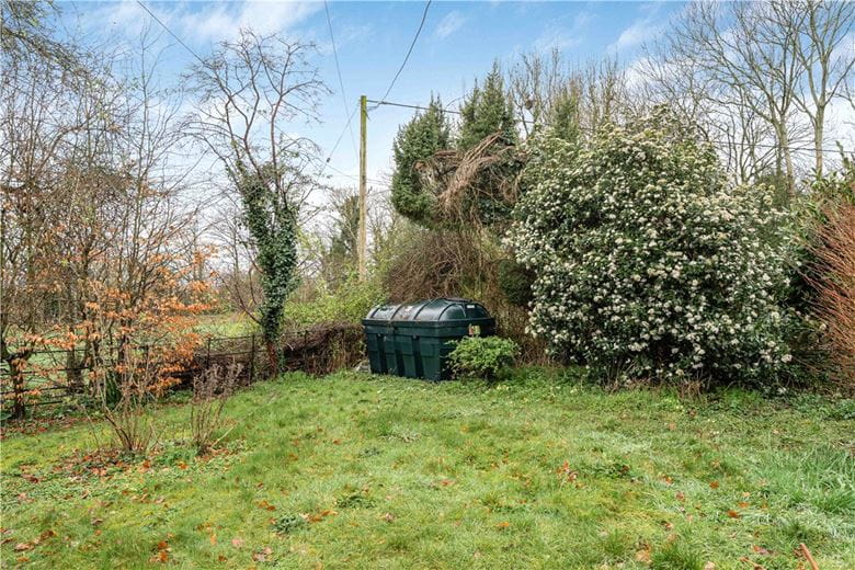 3 bedroom cottage, Manor Cottages, Kelmscott GL7 - Available