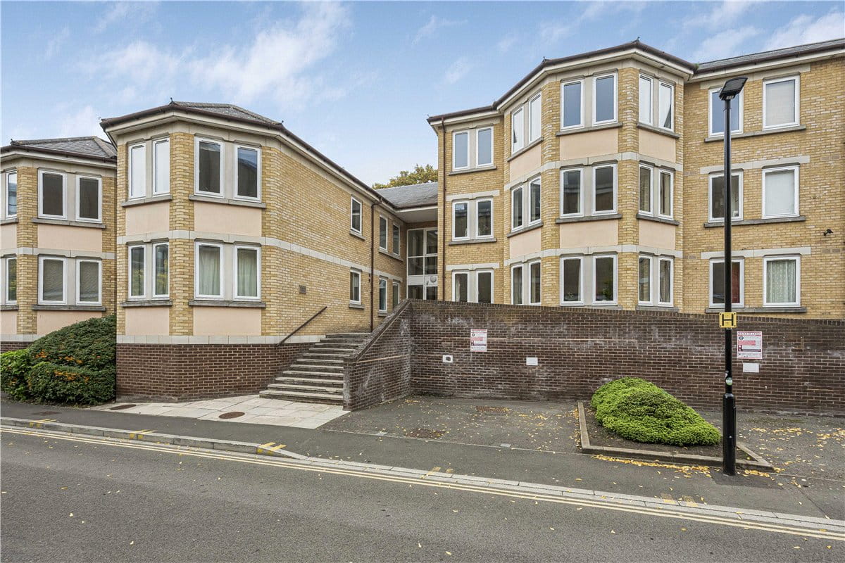 2 bedroom flat, Tennyson Lodge, Paradise Square OX1 - Let Agreed