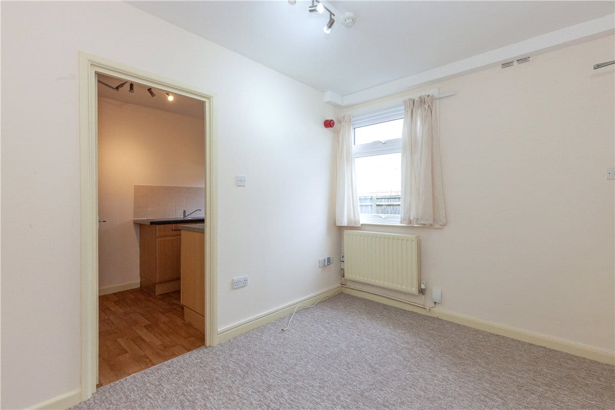 1 bedroom flat, Cowley Road, Oxford OX4 - Available
