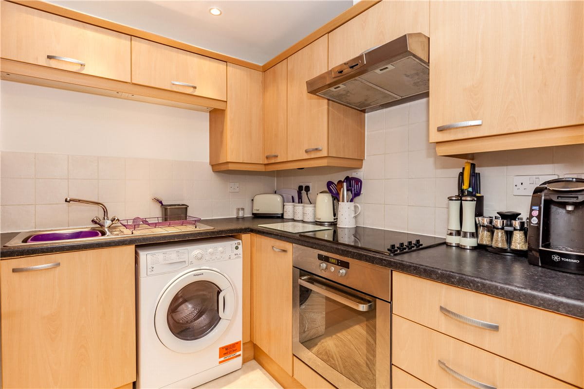 2 bedroom flat, Staniland Court, Abingdon OX14 - Let Agreed