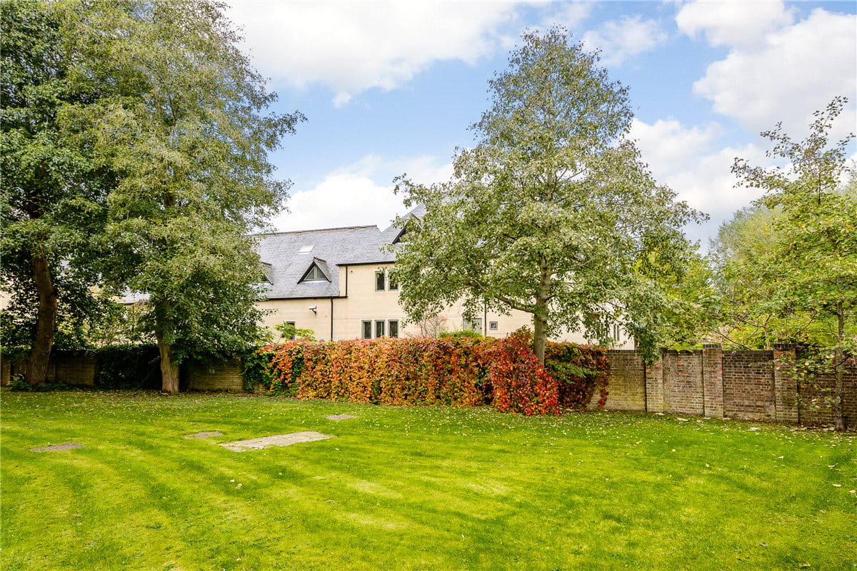 2 bedroom flat, Grandpont Place, Long Ford Close OX1 - Let Agreed