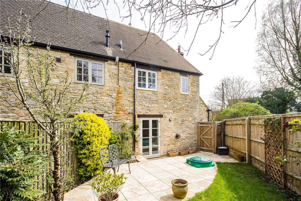 3 bedroom cottage, Medcroft Road, Tackley OX5