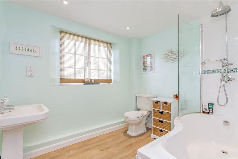 3 bedroom cottage, Medcroft Road, Tackley OX5