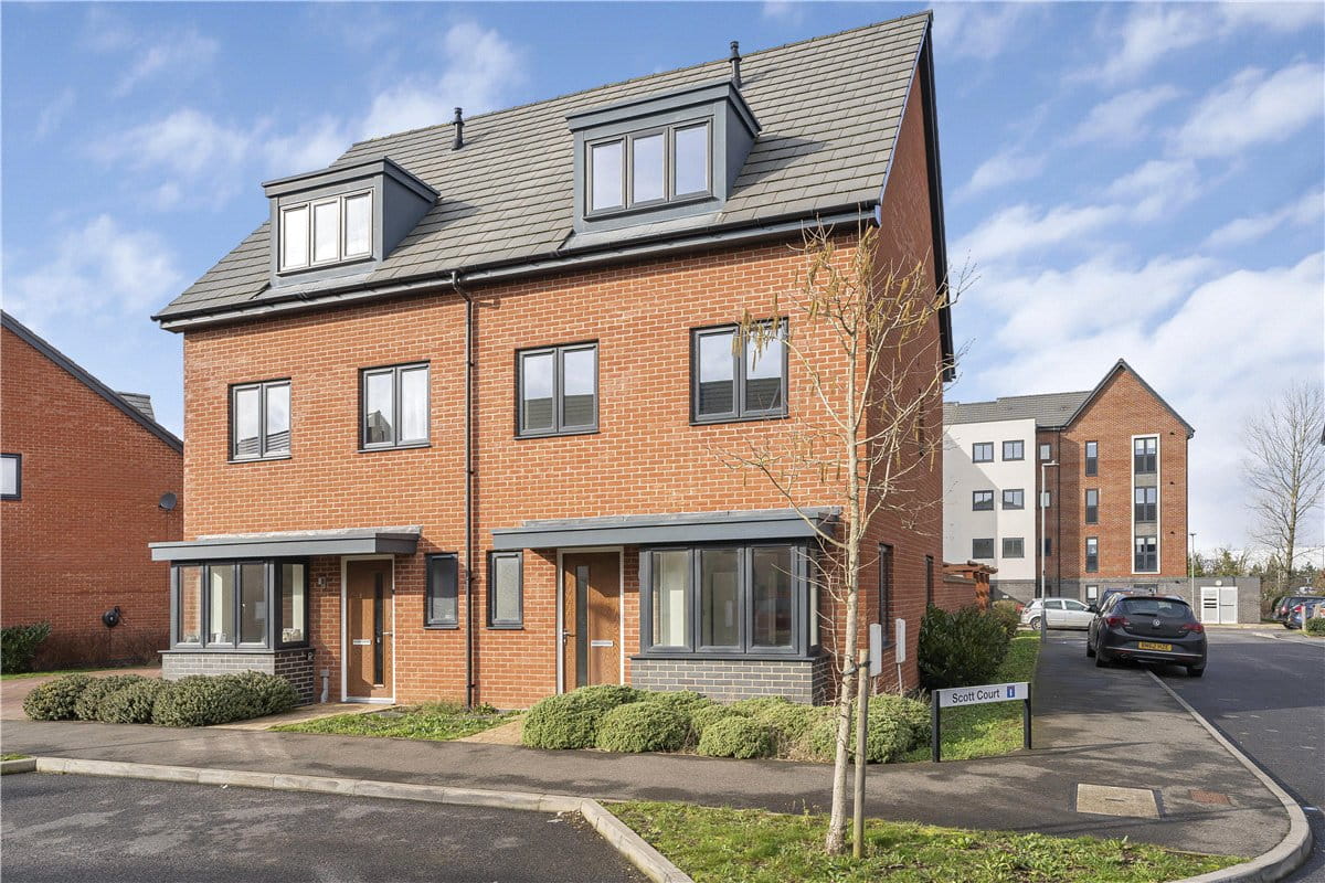 3 bedroom house, Butcher Crescent, Glebe Farm MK17 - Available