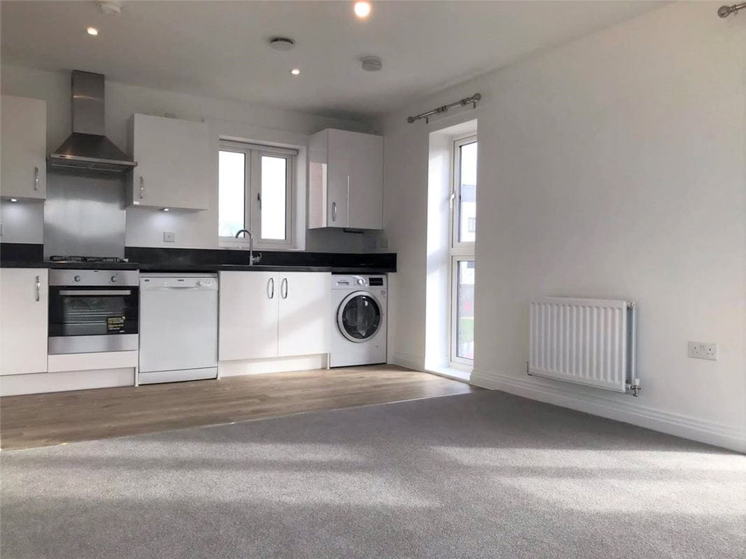 1 bedroom flat, Scott Court, Glebe Farm MK17 - Available