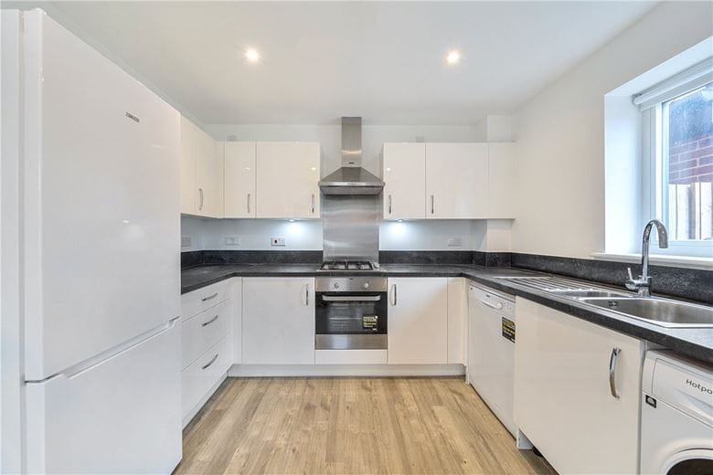 3 bedroom house, Fearnley Close, Glebe Farm MK17 - Available