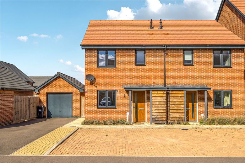 2 bedroom house, Fearnley Close, Glebe Farm MK17 - Available