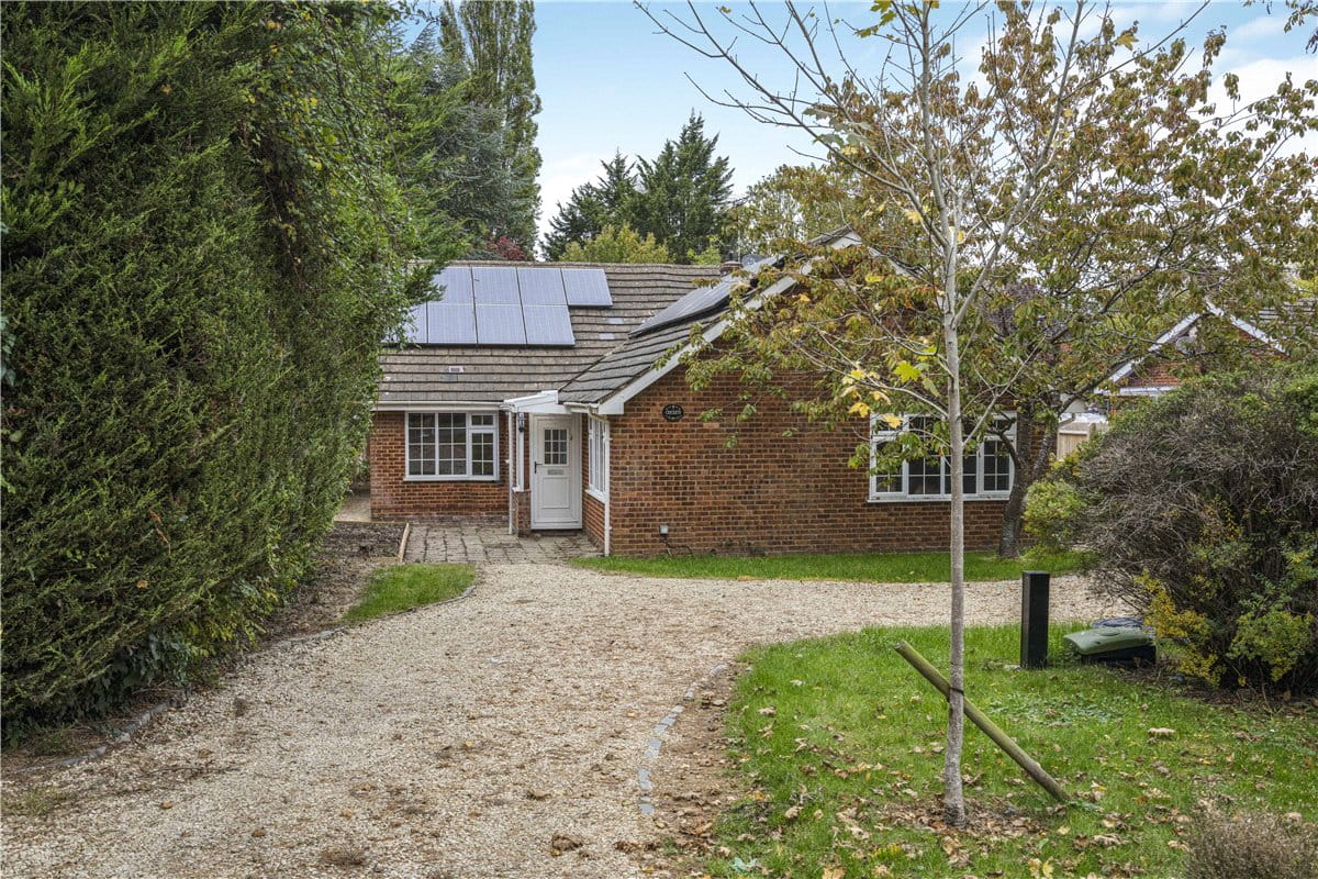 3 bedroom bungalow, Nash Lee Lane, Wendover HP22 - Available