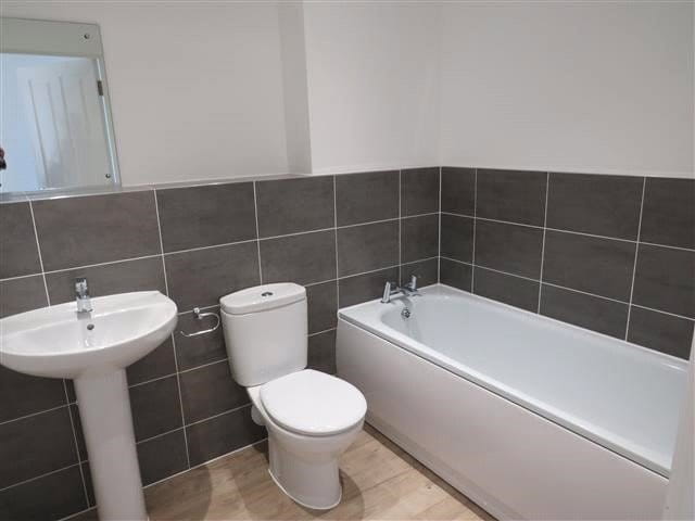 2 bedroom flat, Barrosa Way, Whitehouse MK8 - Available