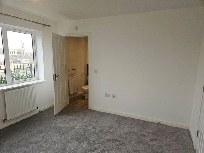 2 bedroom flat, Barrosa Way, Whitehouse MK8 - Available