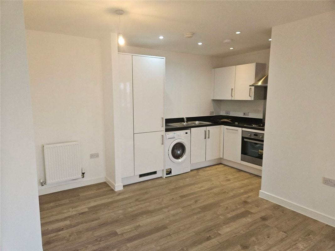 2 bedroom flat, Barrosa Way, Whitehouse MK8 - Available