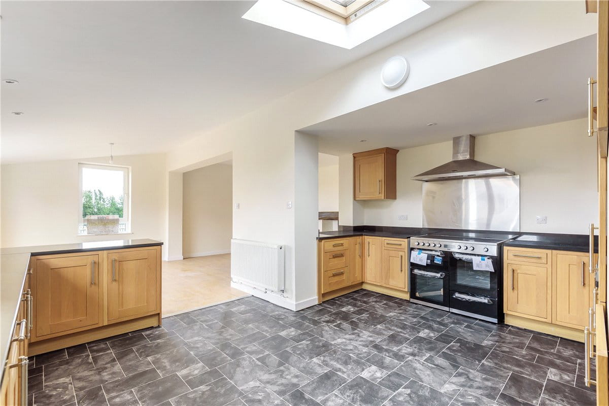 5 bedroom house, Holmsley Lane, Brierley S72 - Available