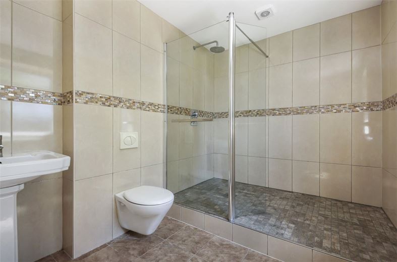 4 bedroom bungalow, Chesterfield Road, Barlborough S43 - Available