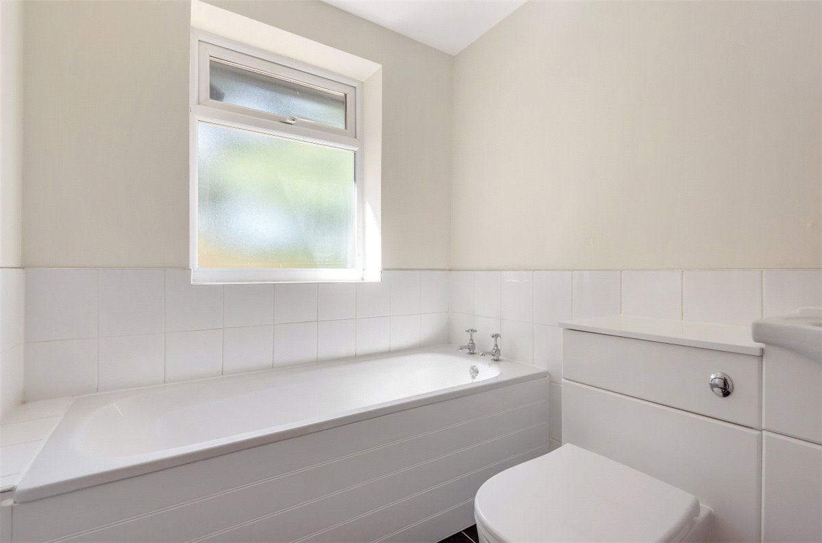 4 bedroom bungalow, Chesterfield Road, Barlborough S43 - Available