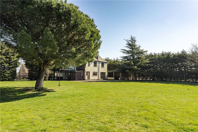 4 bedroom house, Baker Street, Orsett RM16 - Available