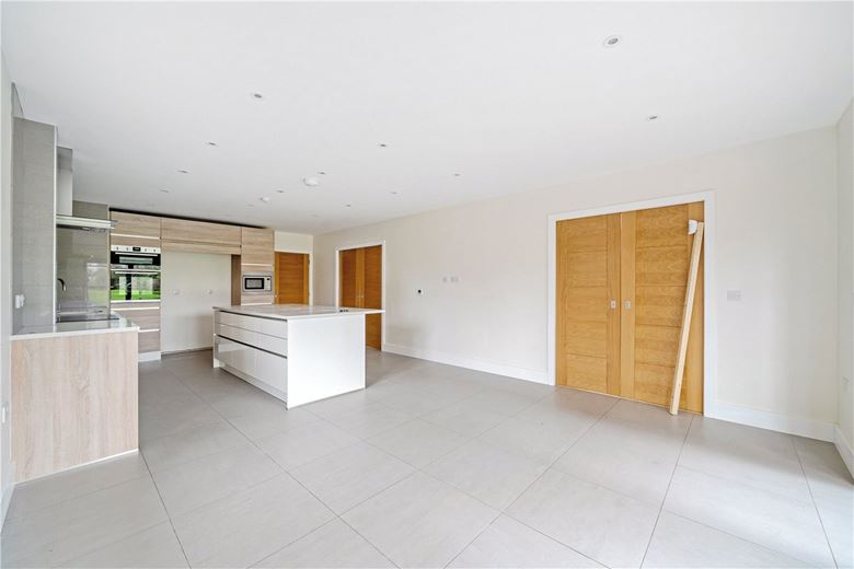 4 bedroom house, Old Risborough Road, Stoke Mandeville HP22 - Available