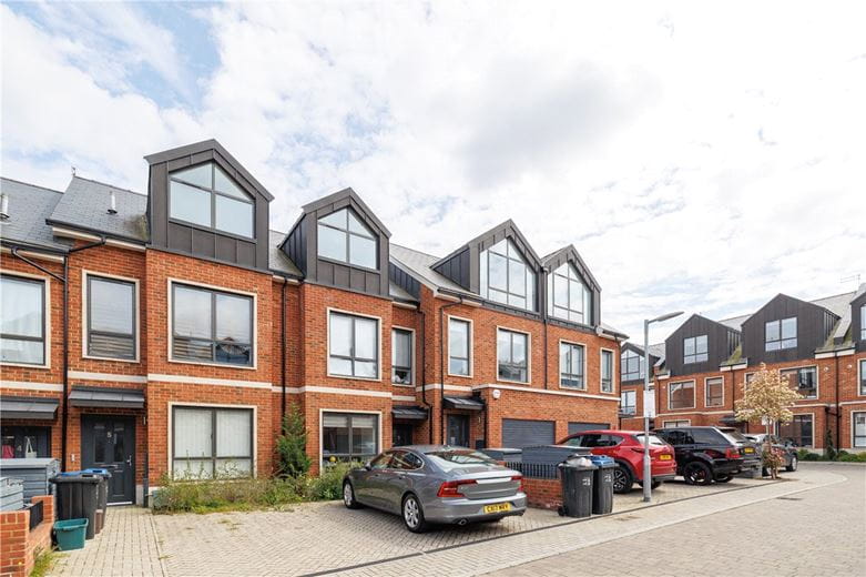 3 bedroom house, Harlow Gardens, Kingston upon Thames KT1 - Let Agreed