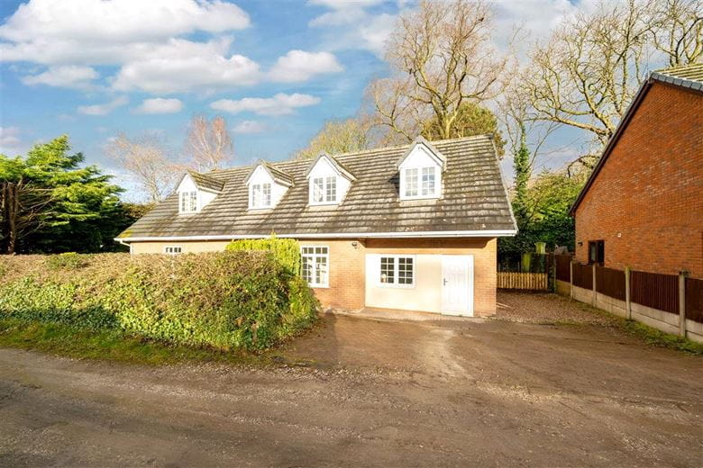 4 bedroom bungalow, Newton Road, Lowton WA3 - Available