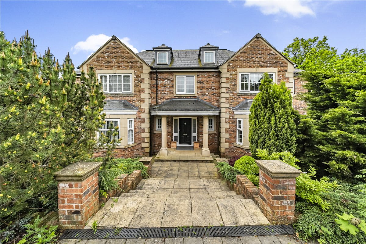 6 bedroom house, Towers Lane, Crofton WF4 - Available