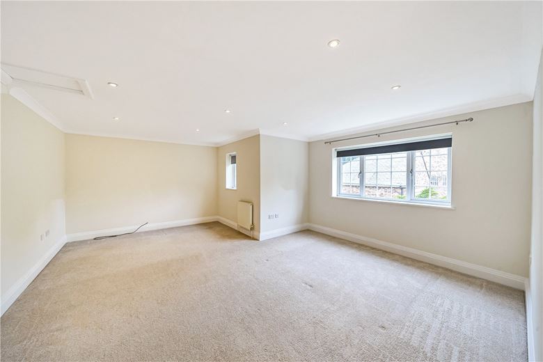 6 bedroom house, Towers Lane, Crofton WF4 - Available