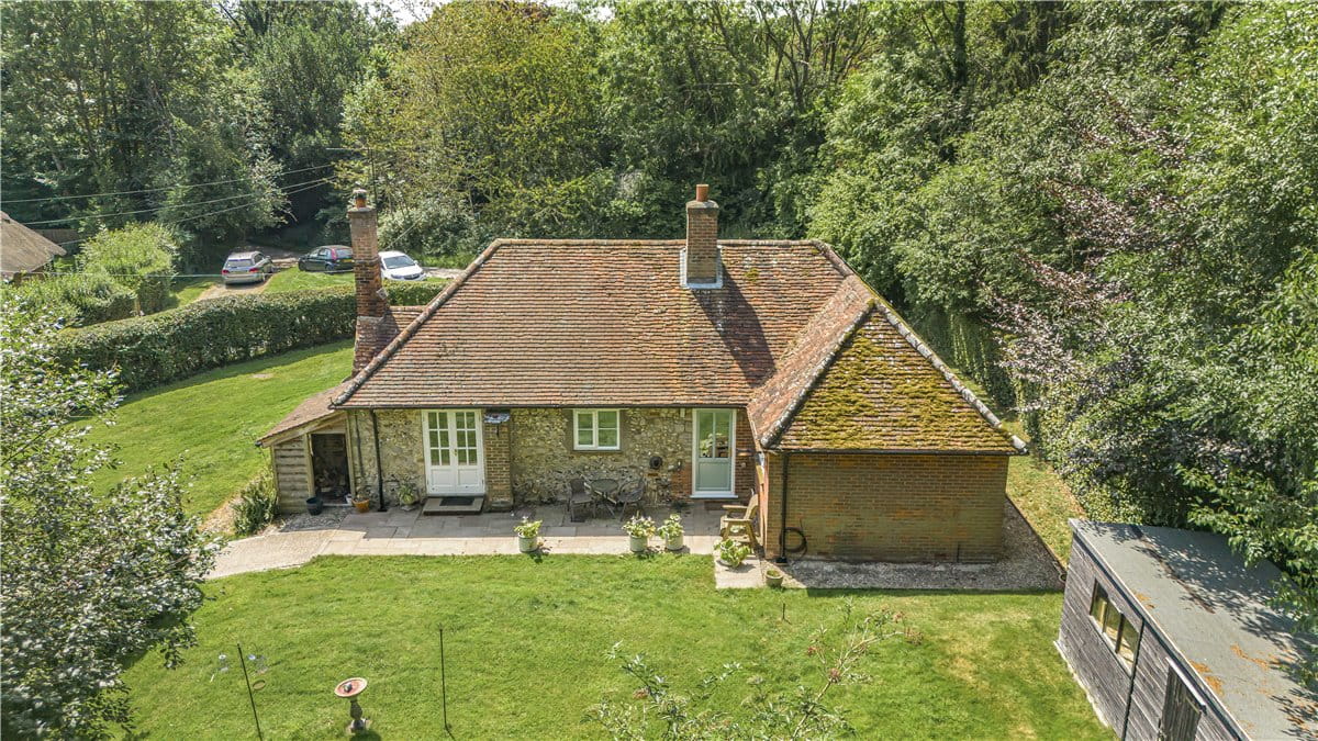 3 bedroom bungalow, Great Hampden, Great Missenden HP16 - Available