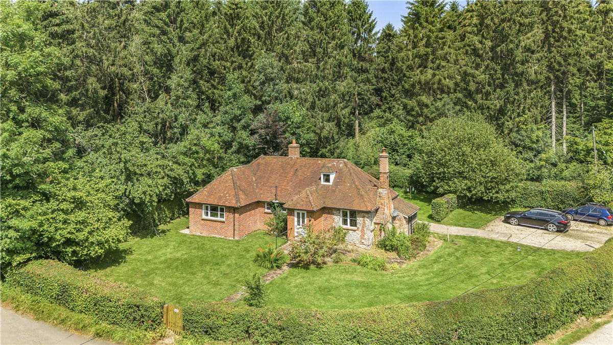 3 bedroom bungalow, Great Hampden, Great Missenden HP16 - Available