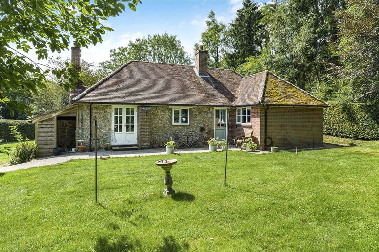 3 bedroom bungalow, Great Hampden, Great Missenden HP16 - Available