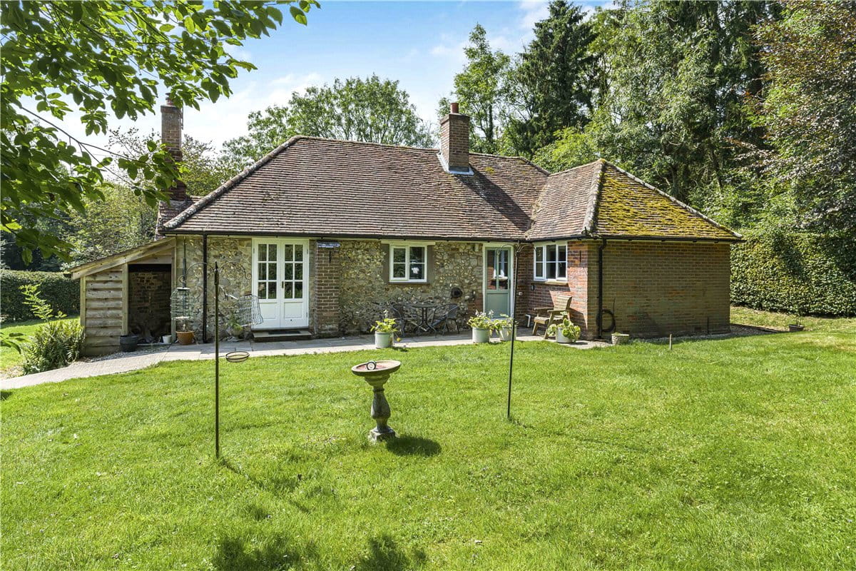 3 bedroom bungalow, Great Hampden, Great Missenden HP16 - Available