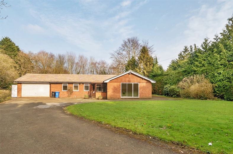 3 bedroom bungalow, Hale Road, Hale Barns WA15 - Let Agreed