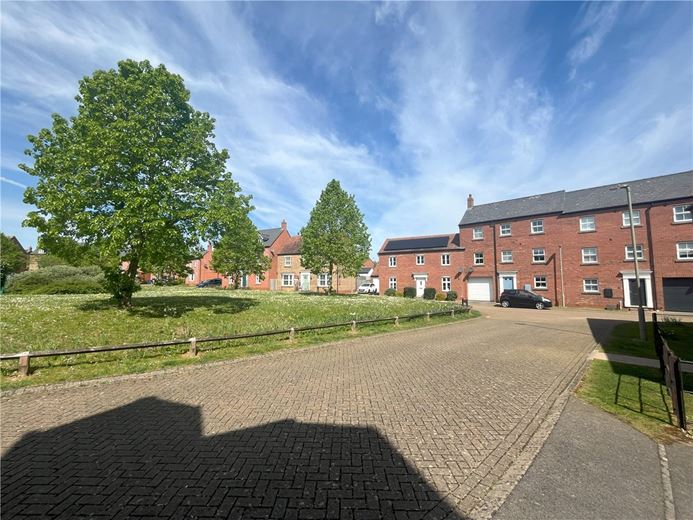 5 bedroom house, Meadowsweet Way, Banbury OX16 - Available