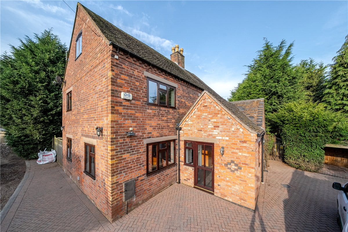 4 bedroom house, Cappers Lane, Lichfield WS14 - Available