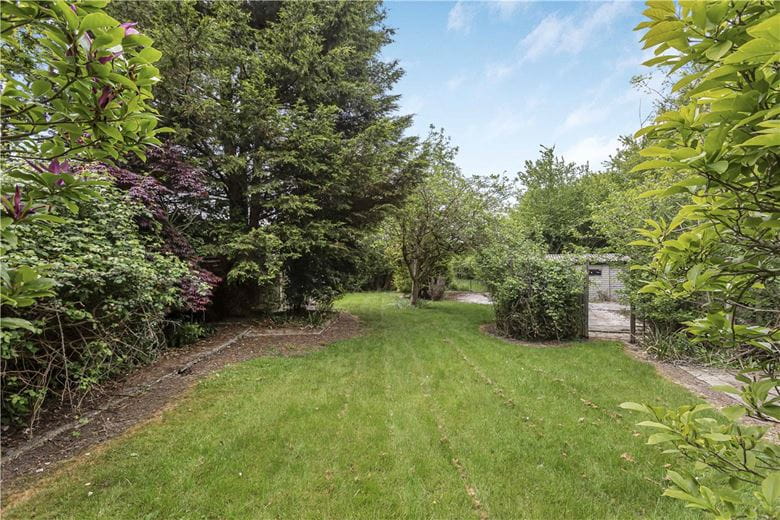 3 bedroom bungalow, Bury Lane, Hatfield Peverel CM3 - Available